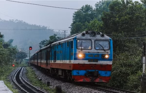 Các tổ chức, cá nhân có thể gọi phản ánh thông tin về công tác phục vụ, an toàn giao thông... vào các đường dây nóng của Cục Đường sắt Việt Nam. Ảnh minh họa