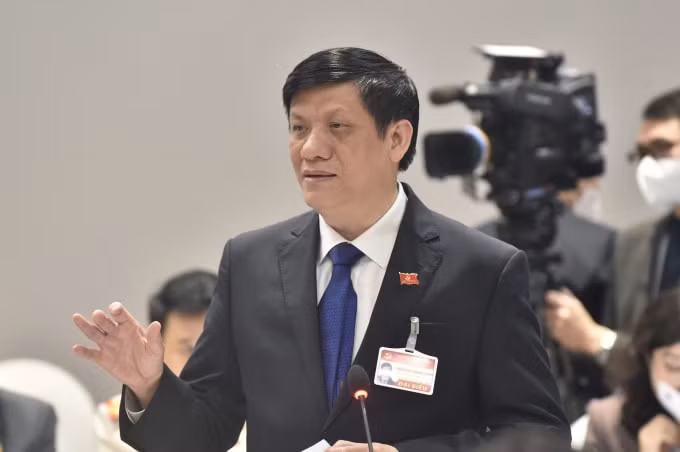 Bộ trưởng Bộ Y tế Nguyễn Thanh Long báo cáo
