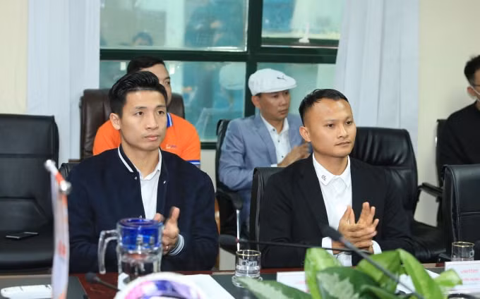 Các cầu thủ có mặt tại buổi lễ, đại diện gần 900 cầu thủ và trọng tài cảm ơn sự đồng hành của PTI.
