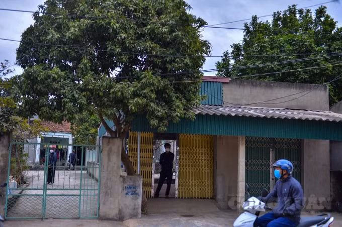 Đối với người dân trong thôn Kim Điền sẽ không được ra khỏi khu vực để tiến hành cách ly và lấy mẫu xét nghiệm.