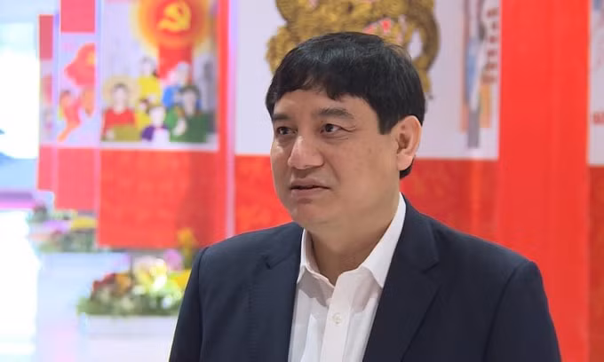 Phó Chánh Văn phòng Trung ương Đảng Nguyễn Đắc Vinh trả lời báo chí trong buổi họp báo