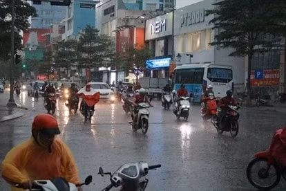Ngày 24/1, thời tiết tại TP. HCM dịu mát, có thể xuất hiện những cơn mưa trái mùa. Ảnh: TL