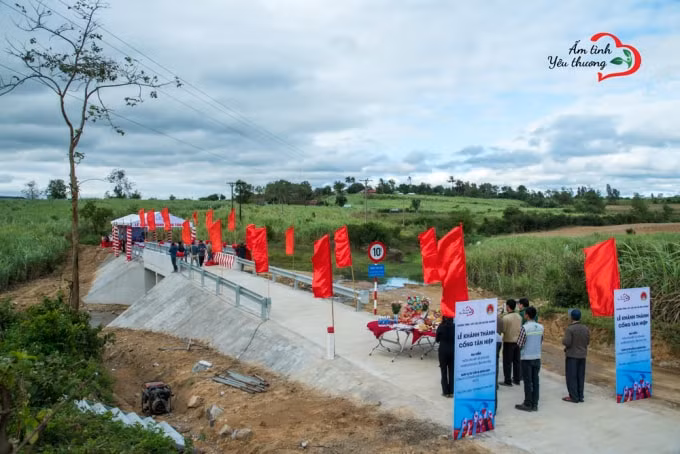 Các vị đại biểu đại diện đến tham dự Lễ Khánh thành được tiến hành vào lúc 7:30 sáng ngày 12/01/2021.