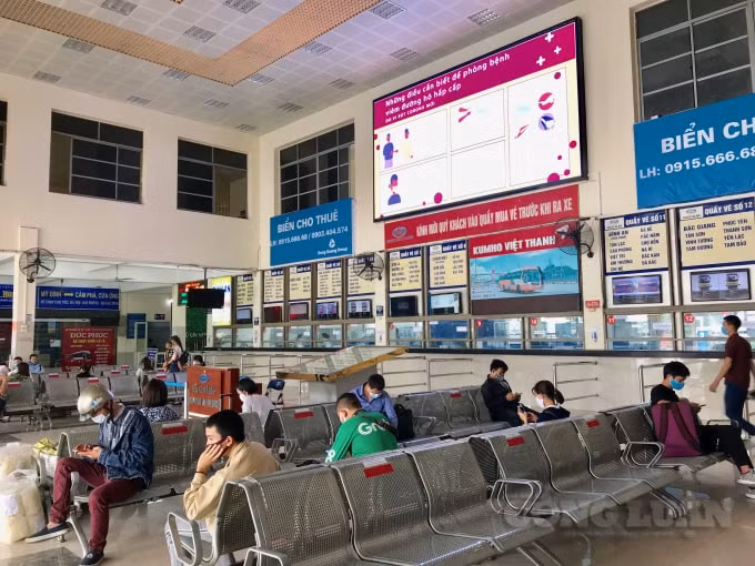 Người dân có nhiều lựa chọn phương tiện để về quê dịp Tết Nguyên đán Tân Sửu 2021