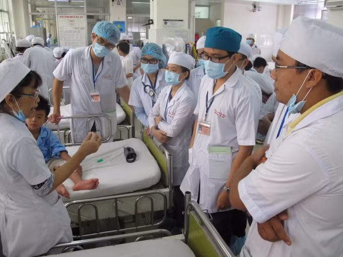 Các trường đại học đổ xô tham gia đào tạo khối ngành sức khỏe, y khoa đang khiến nhiều người lo lắng (ảnh minh họa).