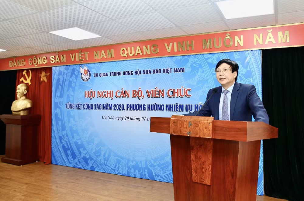 Đồng chí Hồ Quang Lợi, Phó Chủ tịch Thường trực Hội Nhà báo Việt Nam phát biểu tại Hội nghị. Ảnh: Sơn Hải