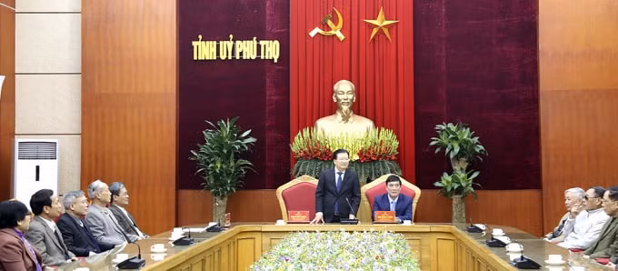 Phó Thủ tướng Chính phủ Trịnh Đình Dũng phát biểu tại buổi gặp mặt.