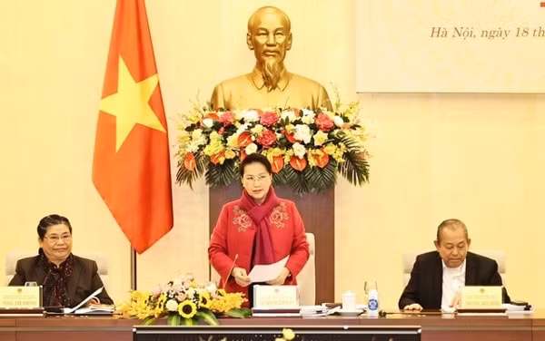 Chủ tịch Quốc hội Nguyễn Thị Kim Ngân chủ trì Phiên họp thứ 2 của Hội đồng Bầu cử quốc gia. Ảnh: TTXVN