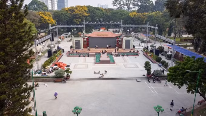 Khu vực sân khấu chính của Lễ hội Tết Việt tại Công viên Lê Văn Tám, quận 1, TP Hồ Chí Minh.