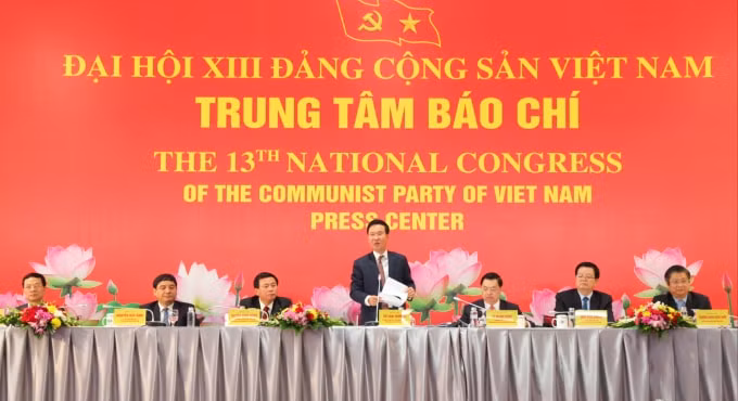 Ủy viên BCT, Trưởng ban Tuyên giáo Trung ương Võ Văn Thưởng thông tin thêm về câu hỏi của báo chí tại buổi họp báo