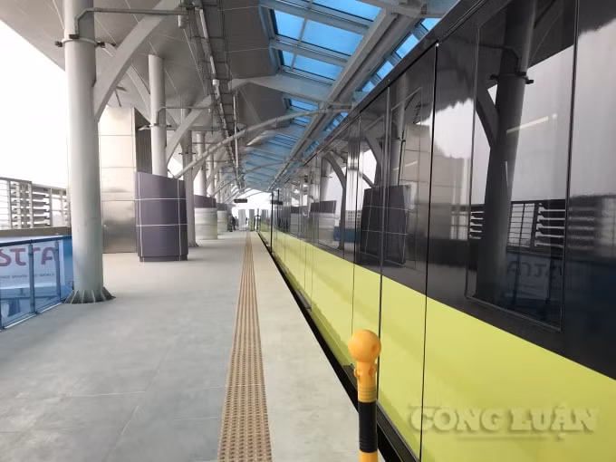Tuyến đường sắt Nhổn - ga Hà Nội có 10 đoàn tàu, mỗi đoàn có kết cấu gồm 4 toa có khả năng chuyên chở 944 - 1.124 người/đoàn tàu