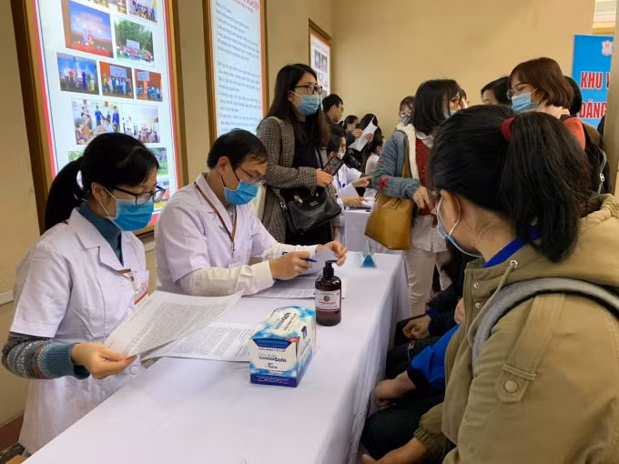 Việc thử nghiệm vắc xin COVIVAC đang nhận được sự hưởng ứng lớn từ các bạn trẻ tham gia (ảnh TL).
