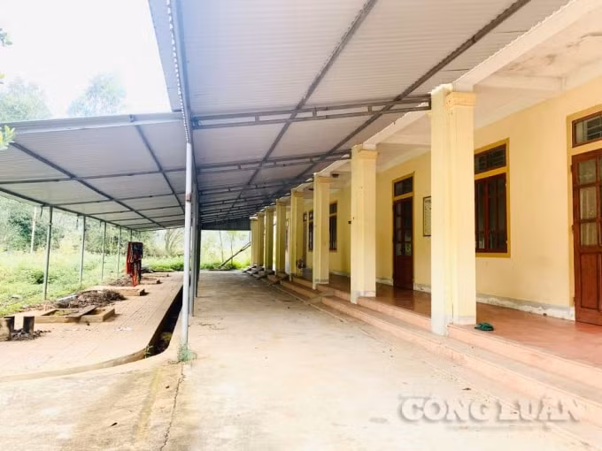 Công trình được đưa vào sử dụng một thời gian ngắn rồi bỏ hoang cho đến nay
