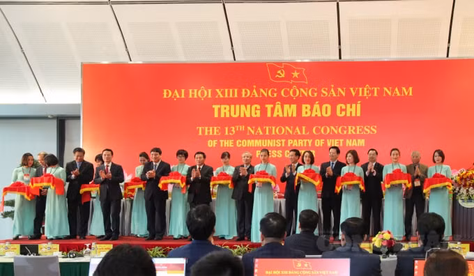 Lễ cắt băng khai trương Trung tâm báo chí Đại hội đại biểu toàn quốc lần thứ XIII của Đảng