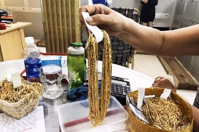 Nguyễn Đức Tuấn trộm hơn 455 lượng vàng mà Tuấn đã trộm của bà Hoa có giá trị hơn 10 tỷ đồng.&nbsp;