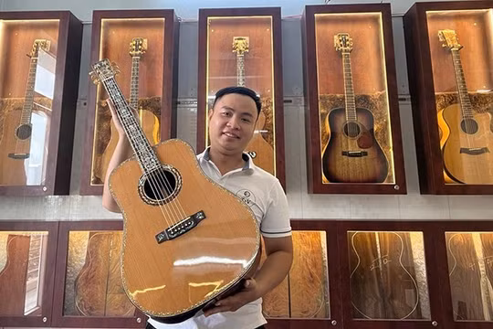 Doanh nhân Trần Quang Vũ - Người kể chuyện văn hóa Việt qua những cây đàn