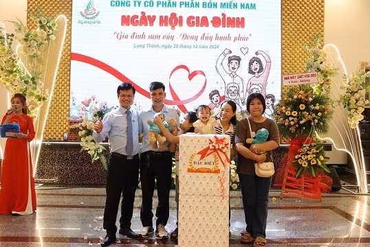 phan bon mien nam ngay hoi gia dinh dong day hanh phuc hinh 4