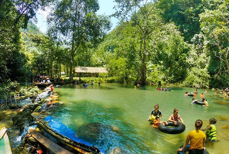 sot ve het phong khach san du lich phu tho boi thu truoc them tran chung ket viet nam thai lan hinh 1