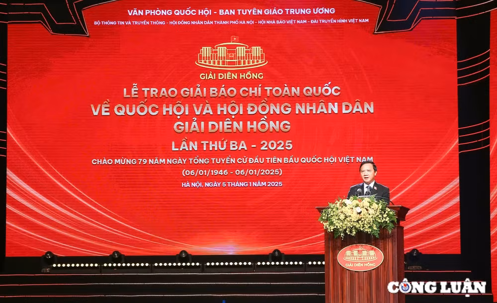 ton vinh nguoi lam bao tam sang but sac tri ben dong hanh cung quoc hoi hinh 9