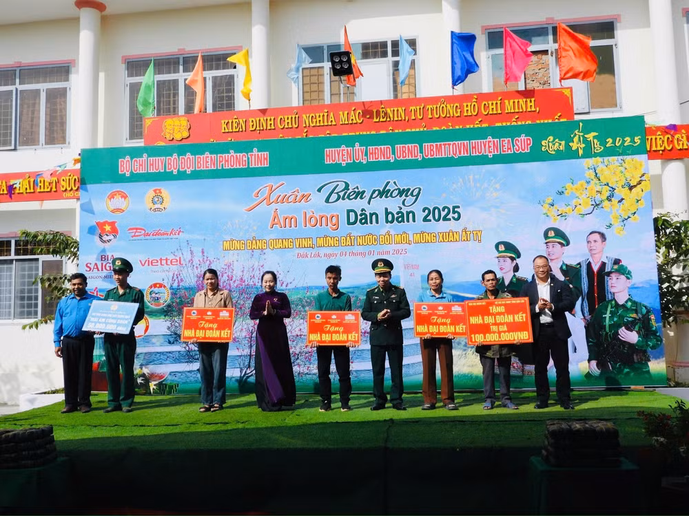 xuan bien phong tinh dak lak nam 2025 am long dan ban noi bien cuong to quoc hinh 1