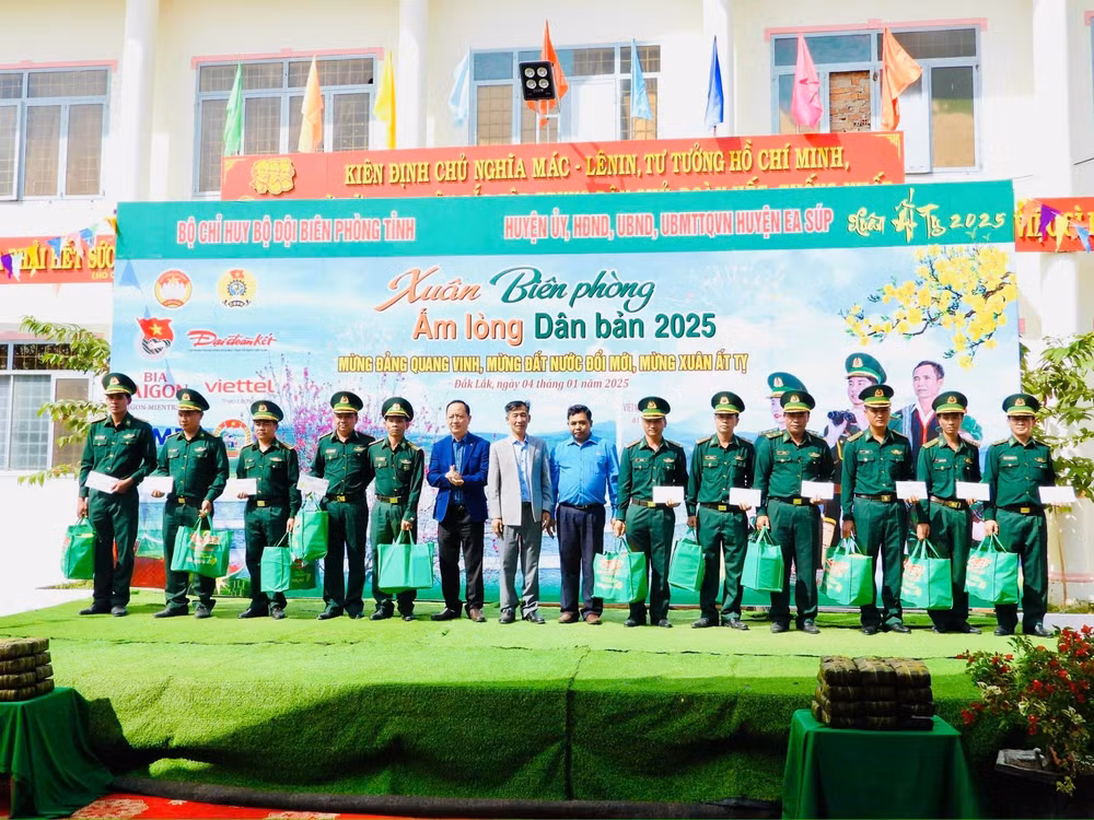 xuan bien phong tinh dak lak nam 2025 am long dan ban noi bien cuong to quoc hinh 2