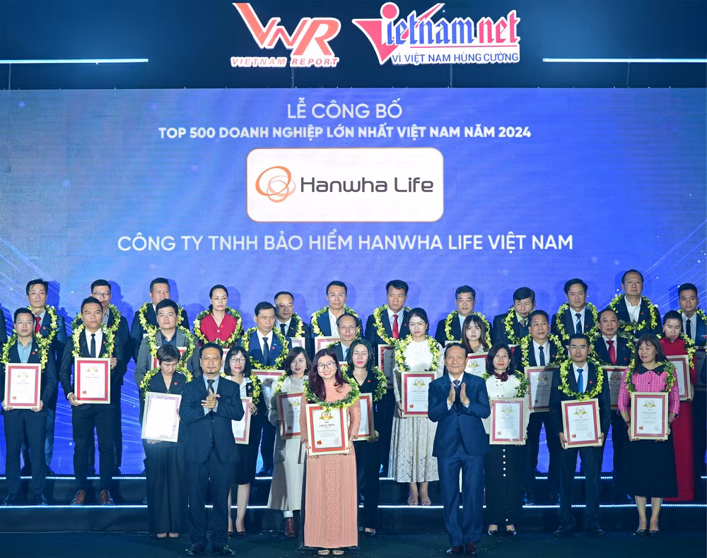 hanwha life thang hang trong top 500 doanh nghiep lon nhat viet nam nam 2024 hinh 1