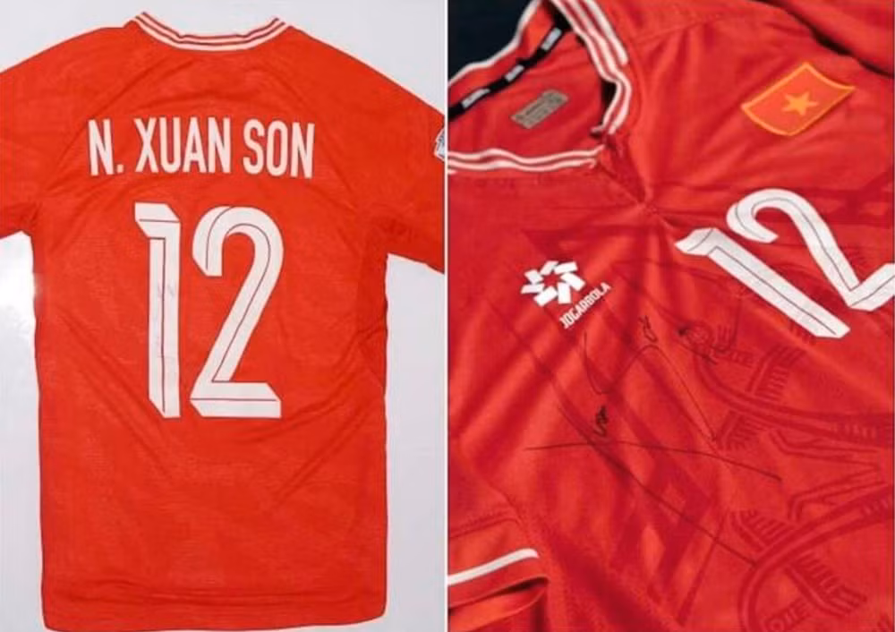 ao thi dau cua tien dao xuan son duoc dau gia gay quy tu thien hinh 1