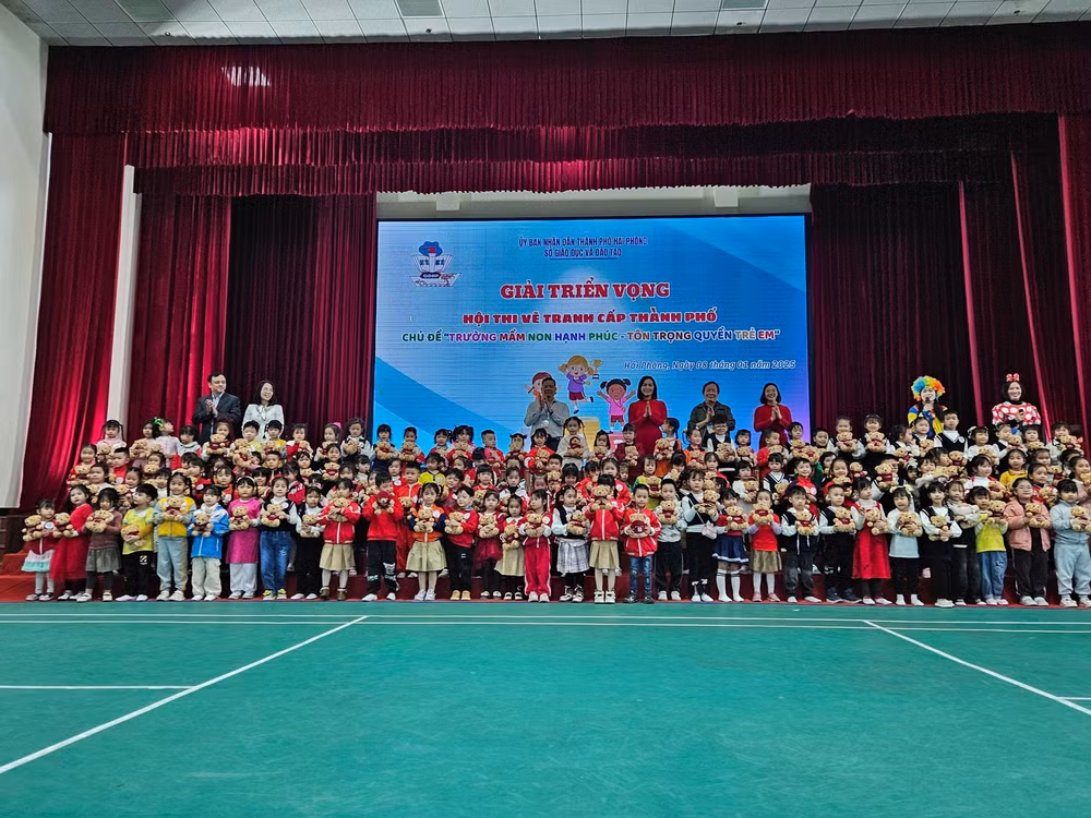 hai phong 300 tre mau giao tham gia ve tranh chu de truong hoc hanh phuc ton trong quyen tre em hinh 2