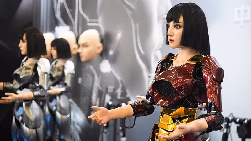 trung quoc trien khai su dung robot giup cham soc nguoi cao tuoi hinh 1