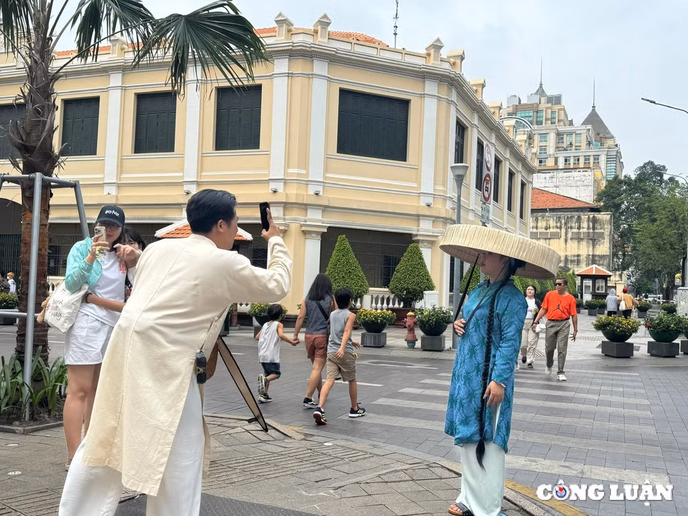 nguoi dan tp hcm thich thu trai nghiem phuong tien cong cong dip tet duong lich 2025 hinh 10