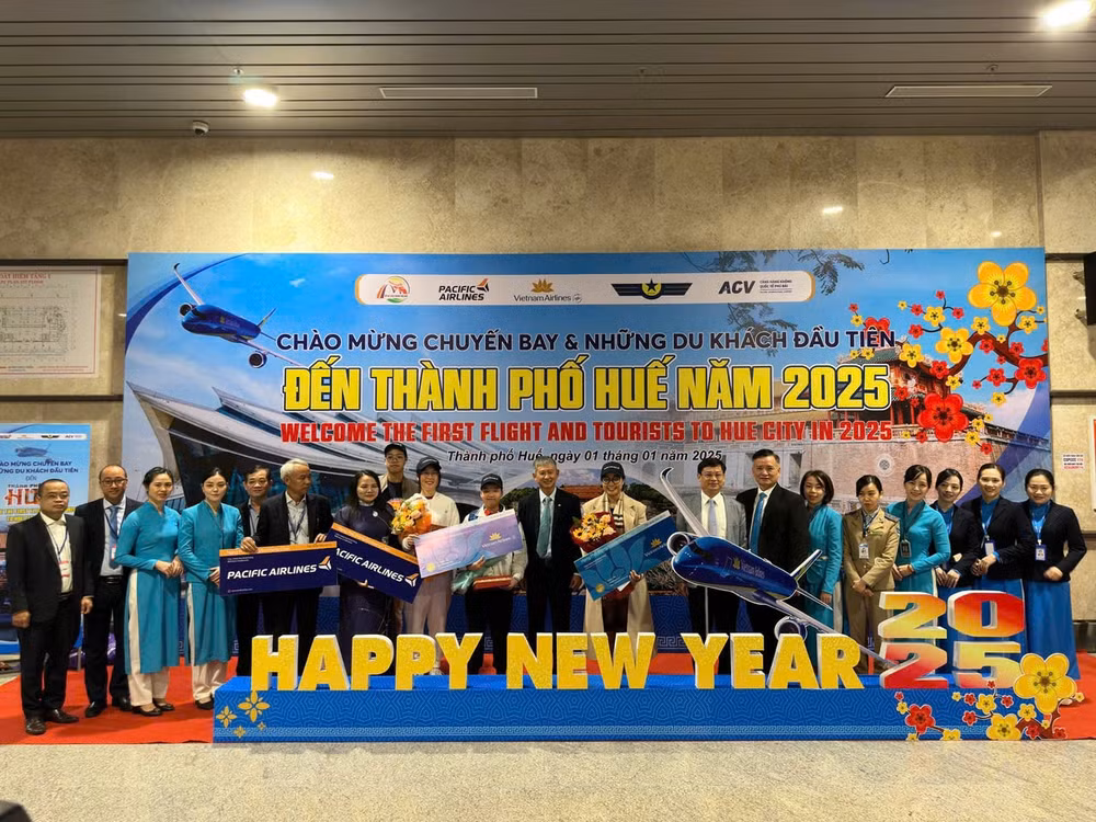vietnam airlines chao don hanh khach dau nam moi lan toa niem vui khap moi mien dat nuoc hinh 3
