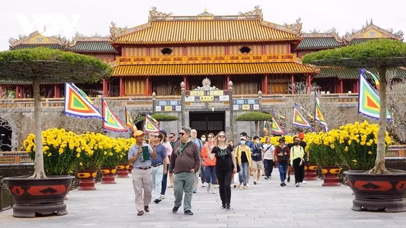 hue ky vong thu 11200 ti dong tu du lich trong nam 2025 hinh 1