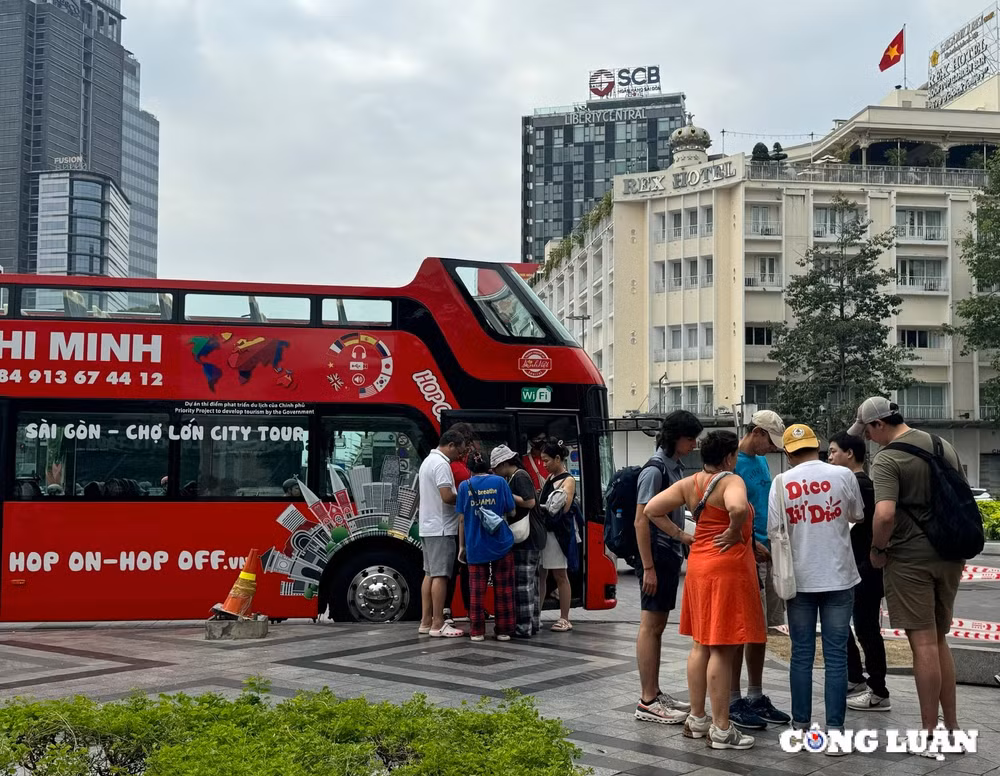 nguoi dan tp hcm thich thu trai nghiem phuong tien cong cong dip tet duong lich 2025 hinh 7