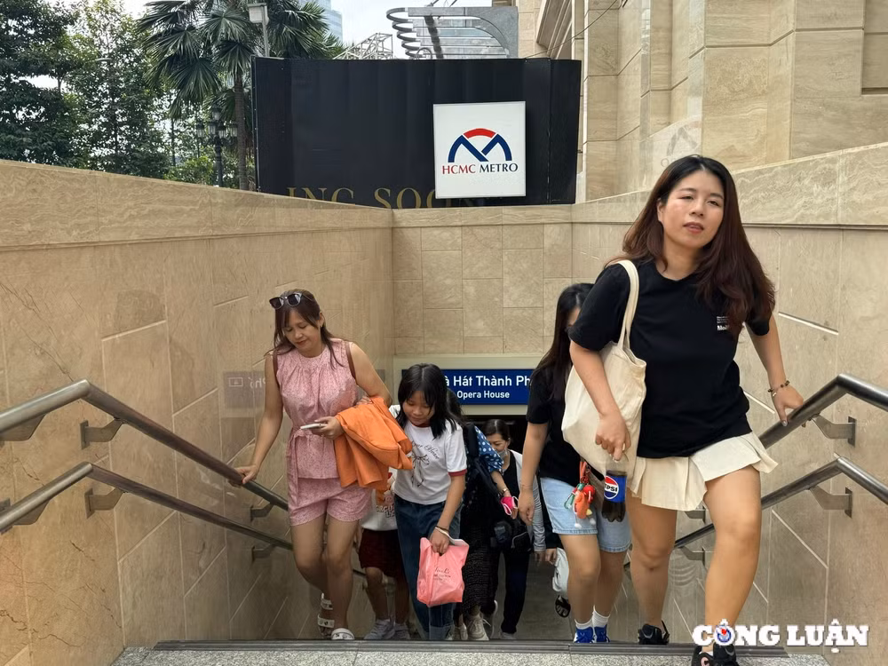 nguoi dan tp hcm thich thu trai nghiem phuong tien cong cong dip tet duong lich 2025 hinh 6