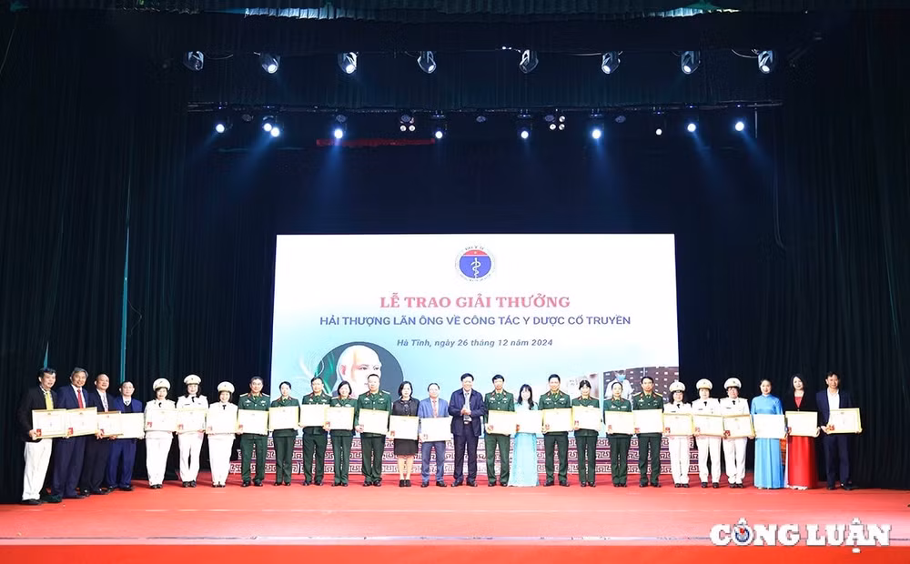 bac sy pham thi hong lam xung dang voi giai thuong cao quy hai thuong lan ong hinh 5
