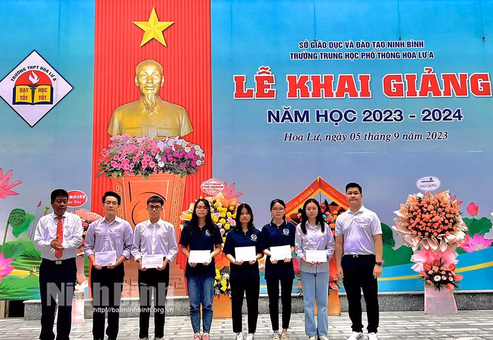 ninh binh co 243956 gia dinh duoc cong nhan danh hieu gia dinh hoc tap dat 82 hinh 1