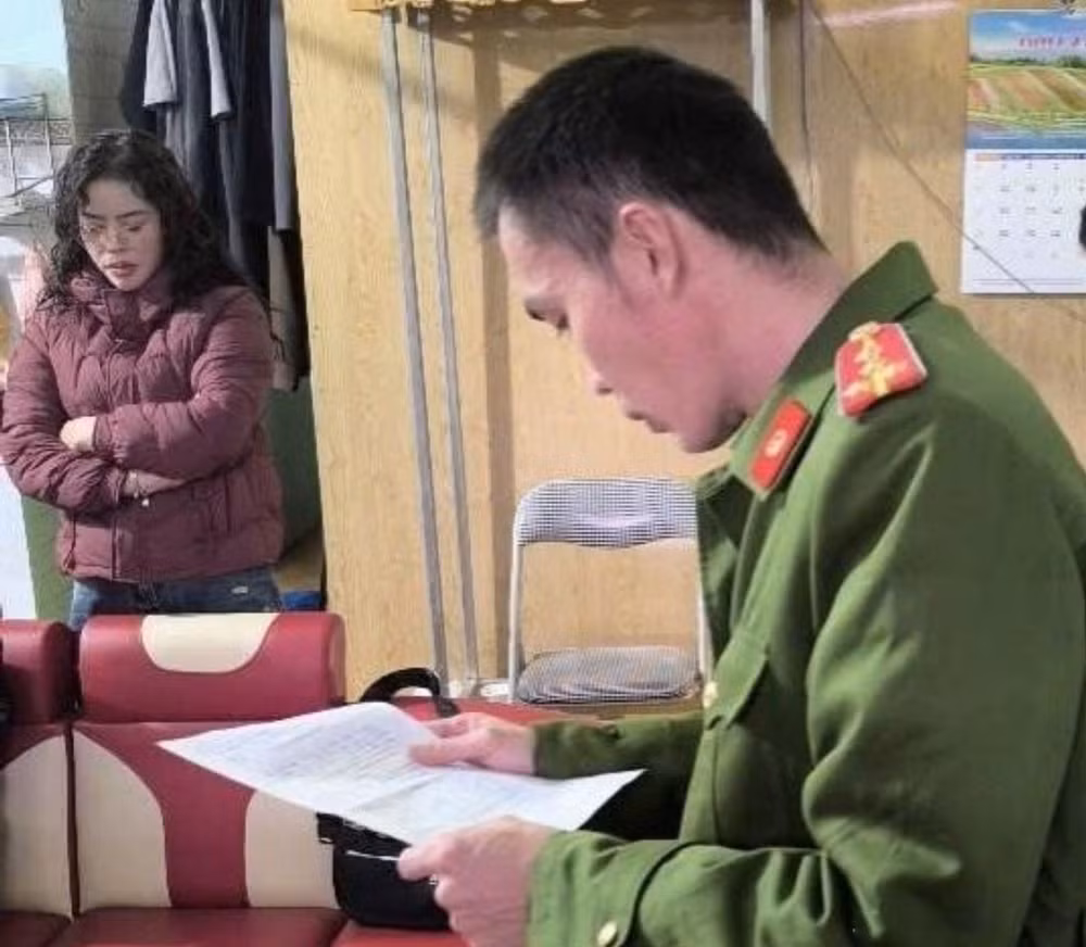 dak lak bat giu mot phu nu co hanh vi cho vay lai cao hinh 1