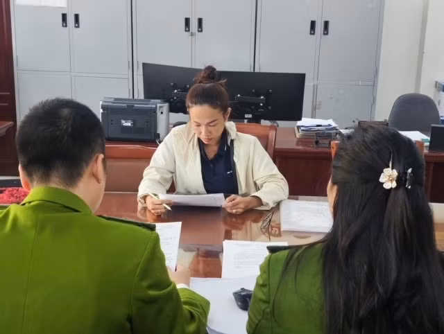 khoi to giam doc chi nhanh cong ty tu van du lich du hoc quoc te tq ve hanh vi lua dao hinh 1