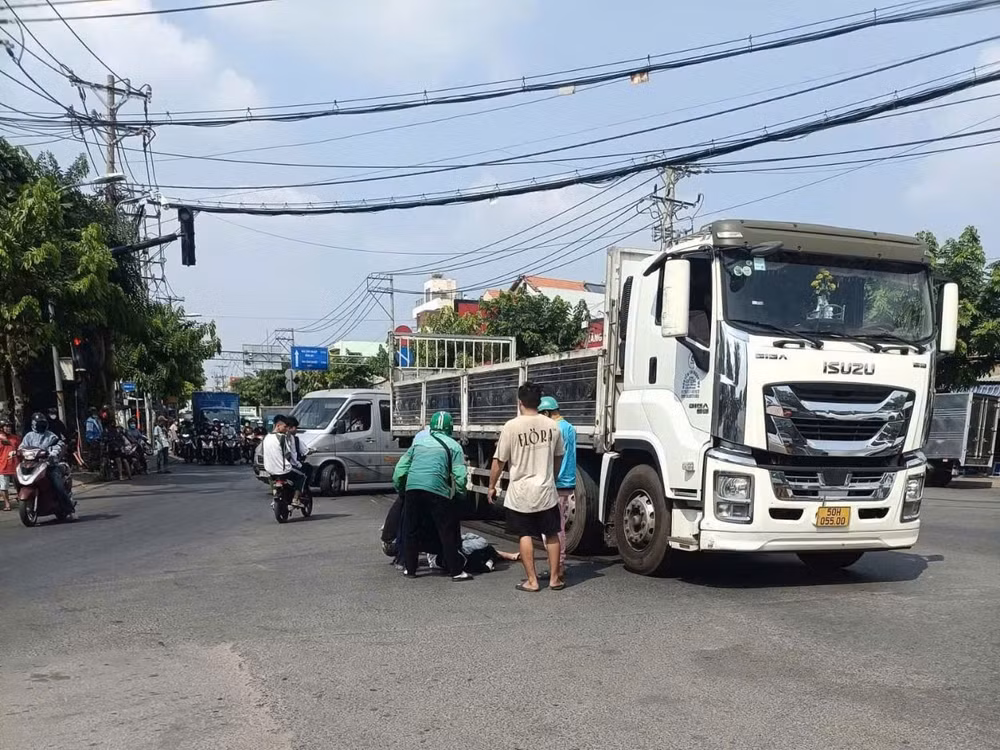 tai nan lien tiep o tp hcm 3 nguoi thuong vong hinh 1