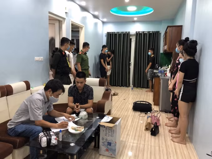 Nhiều thanh niên nam nữ tụ tập sử dụng ma túy tại chung cư,