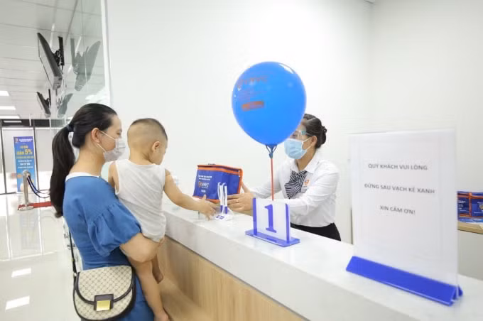 VNVC là đơn vị y tế đầu tiên tại Việt Nam thực hiện chính sách Mua Gói vắc xin trả góp không lãi suất trong 6 tháng, giúp chia sẻ gánh nặng tài chính với khách hàng.