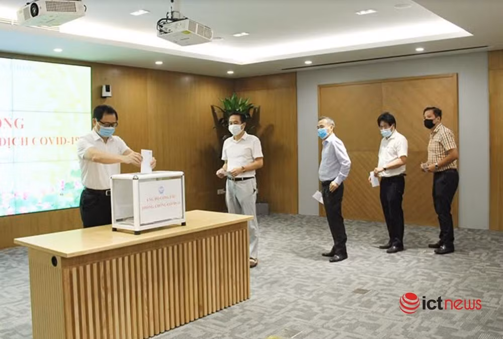 Bộ TT&TT đã tổ chức lễ phát động ủng hộ phòng chống Covid-19. Ảnh: ICTnews