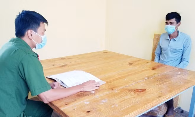 Đối tượng Hà Văn Dẹn tại cơ quan Công an. (Ảnh: Hải Linh)
