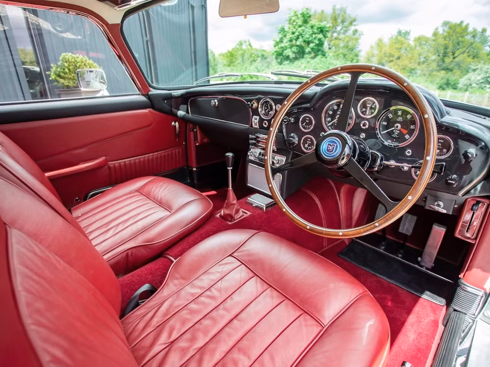 Siêu xe cổ Aston Martin DB5. Ảnh: Carscoops