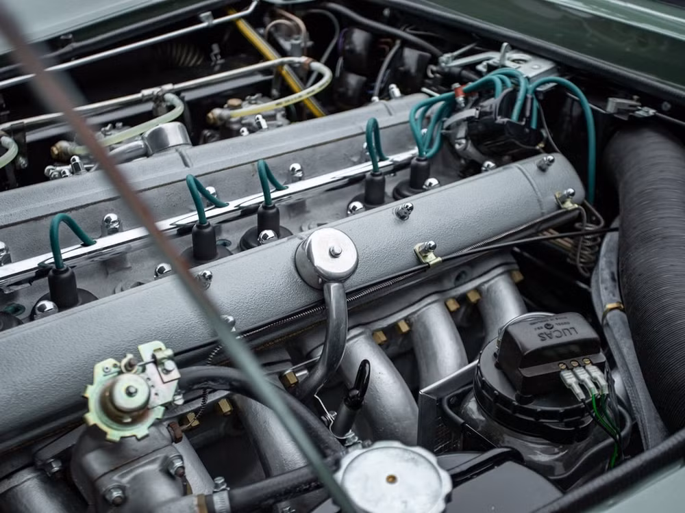 Siêu xe cổ Aston Martin DB5. Ảnh: Carscoops
