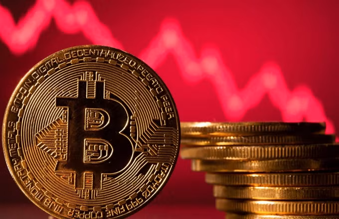 Bitcoin giảm sâu hơn 3.000 USD. Ảnh minh họa