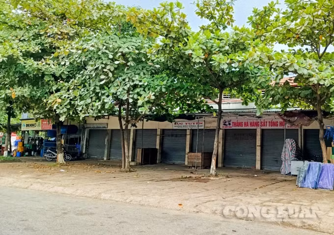 Nhiều cửa hàng khóa cửa tạm ngưng hoạt động để chung tay cùng Hà Tĩnh thực hiện công tác phòng, dập dịch.