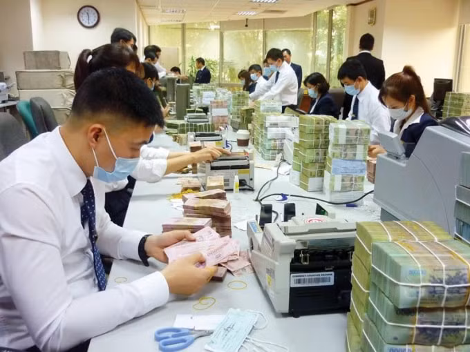 Theo TS Nguyễn Trí Hiếu, trong làn sóng COVID-19 lần 4 này cần phải thêm gói tín dụng 300.000 tỷ để hỗ trợ các doanh nghiệp vừa và nhỏ.