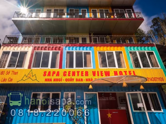 Khách sạn Sa Pa Center View nơi cơ quan chức năng phát hiện có 2 khách lưu trú tới từ vùng dịch buộc phải đi cách ly phòng dịch bệnh Covid-19.