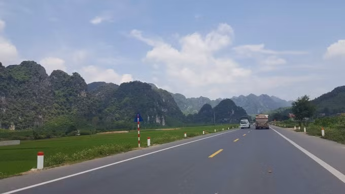 Nhiều bộ, ngành chưa giải ngân vốn đầu tư công năm 2021. Ảnh: Dương Lâm